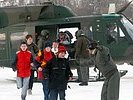 Die Soldaten sorgen bei jedem Schritt ihrer Gäste für Sicherheit. (Bild öffnet sich in einem neuen Fenster)