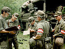 Soldaten des Bundesheers bei der Befehlsausgabe. (Bild öffnet sich in einem neuen Fenster)