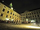 Die Gardemusik im Innenhof der Wiener Hofburg. (Bild öffnet sich in einem neuen Fenster)