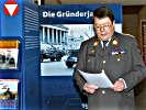 Oberst Dr. Kurt Mitterer informiert über den historischen Hintergrund. (Bild öffnet sich in einem neuen Fenster)