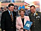 Autor Schmidl, LH Klasnic und Günter Höfler präsentieren das neue Buch. (Bild öffnet sich in einem neuen Fenster)