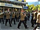 Das Zentralorchester der ungarischen Armee marschiert in St Johann ein. (Bild öffnet sich in einem neuen Fenster)