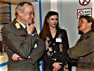 Generalleutnant Mather, Dr. Klimesch und Gefreite Schweiger. (Bild öffnet sich in einem neuen Fenster)