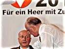 Im Sitzungssaal werden letzte Vorbereitungen getroffen. (Bild öffnet sich in einem neuen Fenster)
