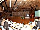Die Mitglieder der Bundesheerreformkommission im Plenarsaal. (Bild öffnet sich in einem neuen Fenster)