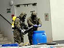 ABC-Abwehr-Spezialisten des Heeres bei der Arbeit.