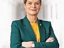 Autogrammkarte von Verteidigungsministerin Klaudia Tanner. (Bild öffnet sich in einem neuen Fenster)