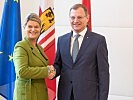 Ministerin Tanner mit Landeshauptmann Stelzer. (Bild öffnet sich in einem neuen Fenster)