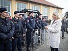 Ministerin Tanner in der Maria-Theresien-Kaserne. (Bild öffnet sich in einem neuen Fenster)