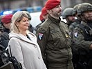 Ministerin Tanner in der Maria-Theresien-Kaserne. (Bild öffnet sich in einem neuen Fenster)