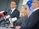 Die Minister Anschober, Tanner und Nehammer besuchten die "AGES Infoline". (Bild öffnet sich in einem neuen Fenster)