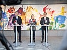 Die Minister Nehammer, Tanner und Anschober besuchten die "AGES Infoline". (Bild öffnet sich in einem neuen Fenster)