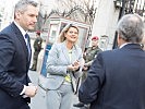 Ministerin Tanner besucht Soldaten bei der Botschaftsbewachung. (Bild öffnet sich in einem neuen Fenster)