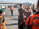 Klaudia Tanner besucht Soldaten in Suben. (Bild öffnet sich in einem neuen Fenster)