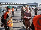 Klaudia Tanner besucht Soldaten in Suben. (Bild öffnet sich in einem neuen Fenster)