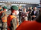 Klaudia Tanner besucht Soldaten in Suben. (Bild öffnet sich in einem neuen Fenster)