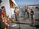 Klaudia Tanner besucht Soldaten in Suben. (Bild öffnet sich in einem neuen Fenster)