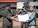 Klaudia Tanner bei der Jägerkompanie Tulln. (Bild öffnet sich in einem neuen Fenster)