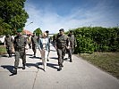 Klaudia Tanner bei der Jägerkompanie Tulln. (Bild öffnet sich in einem neuen Fenster)