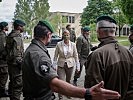 Klaudia Tanner besucht das Jägerbataillon 12. (Bild öffnet sich in einem neuen Fenster)