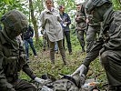 Klaudia Tanner besucht das Jägerbataillon 12. (Bild öffnet sich in einem neuen Fenster)