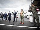 Die Minister Tanner und Nehammer in Nickelsdorf. (Bild öffnet sich in einem neuen Fenster)