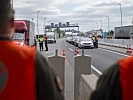 Die Minister Tanner und Nehammer in Nickelsdorf. (Bild öffnet sich in einem neuen Fenster)