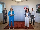 Klaudia Tanner mit Vertretern der Mauthausen Memorial KZ-Gedenkstätte. (Bild öffnet sich in einem neuen Fenster)