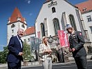 Ministerin Tanner an der Militärakademie. (Bild öffnet sich in einem neuen Fenster)