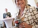 Ministerin Tanner an der Militärakademie. (Bild öffnet sich in einem neuen Fenster)