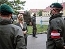 Klaudia Tanner besucht Jägerbataillon 33. (Bild öffnet sich in einem neuen Fenster)