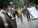 Klaudia Tanner besucht die Soldatinnen und Soldaten in der Steiermark. (Bild öffnet sich in einem neuen Fenster)