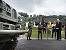 Klaudia Tanner besucht die Soldatinnen und Soldaten in der Steiermark. (Bild öffnet sich in einem neuen Fenster)