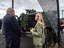 Klaudia Tanner besucht die Soldatinnen und Soldaten in der Steiermark. (Bild öffnet sich in einem neuen Fenster)