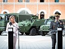 Ministerin Tanner und Generalmajor Hameseder. (Bild öffnet sich in einem neuen Fenster)