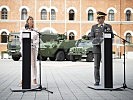 Ministerin Tanner und Generalmajor Hameseder. (Bild öffnet sich in einem neuen Fenster)