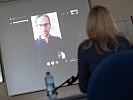 Ministerin Tanner zu Besuch bei der Auslandseinsatzbasis. (Bild öffnet sich in einem neuen Fenster)