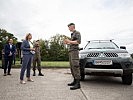 Ministerin Tanner zu Besuch bei der Auslandseinsatzbasis. (Bild öffnet sich in einem neuen Fenster)