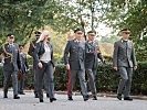 Klaudia Tanner mit den Führungskräften des Bundesheeres. (Bild öffnet sich in einem neuen Fenster)