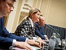 Klaudia Tanner bei der Parlamentarischen Bundesheerkommission. (Bild öffnet sich in einem neuen Fenster)