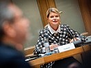 Klaudia Tanner bei der Parlamentarischen Bundesheerkommission. (Bild öffnet sich in einem neuen Fenster)