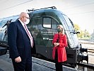 Ministerin Klaudia Tanner mit Andreas Matthä von den ÖBB. (Bild öffnet sich in einem neuen Fenster)