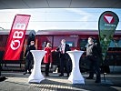 Ministerin Klaudia Tanner mit Andreas Matthä von den ÖBB. (Bild öffnet sich in einem neuen Fenster)