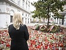 Ministerin Klaudia Tanner besuchte den Ort des Terroranschlages. (Bild öffnet sich in einem neuen Fenster)