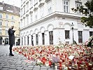 Ministerin Klaudia Tanner besuchte den Ort des Terroranschlages. (Bild öffnet sich in einem neuen Fenster)