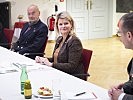 Ministerin Klaudia Tanner bei der Denkmalschutzkommision. (Bild öffnet sich in einem neuen Fenster)