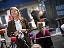 Klaudia Tanner besuchte die Covid-Teststraße in der Wiener Stadthalle. (Bild öffnet sich in einem neuen Fenster)