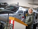 Klaudia Tanner beim "Fly-out" der Saab 105. (Bild öffnet sich in einem neuen Fenster)