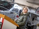 Klaudia Tanner beim "Fly-out" der Saab 105. (Bild öffnet sich in einem neuen Fenster)