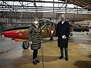 Klaudia Tanner beim "Fly-out" der Saab 105. (Bild öffnet sich in einem neuen Fenster)